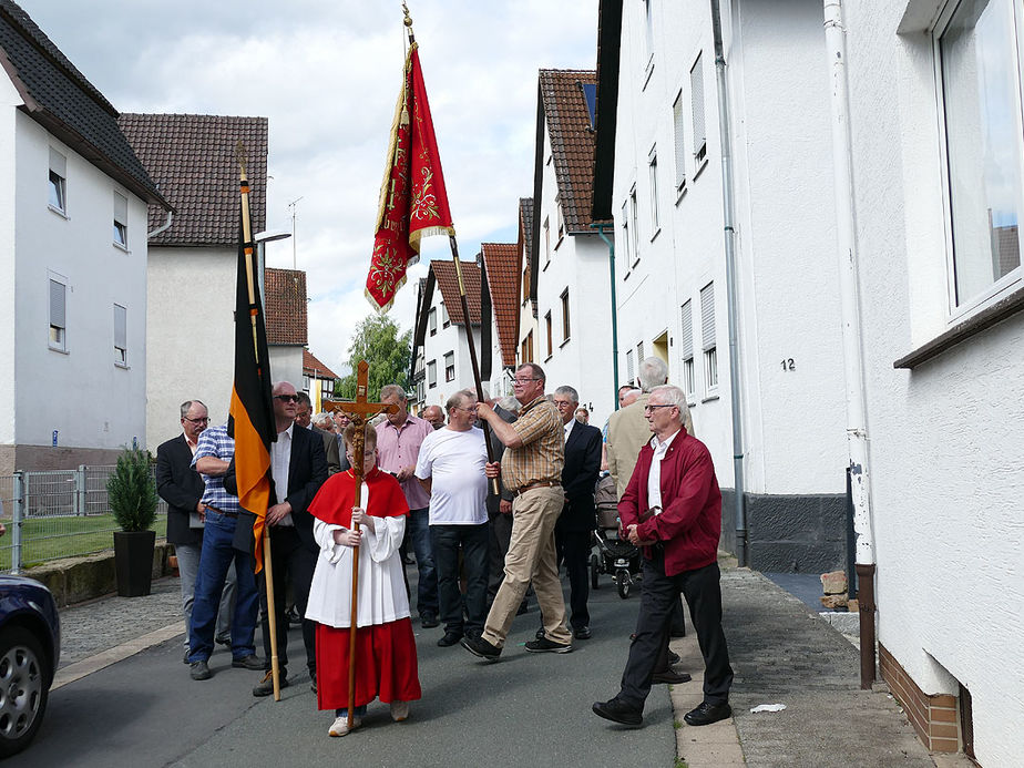 Fronleichnamsprozession durch die Straßen von Naumburg (Foto: Karl-Franz Thiede)